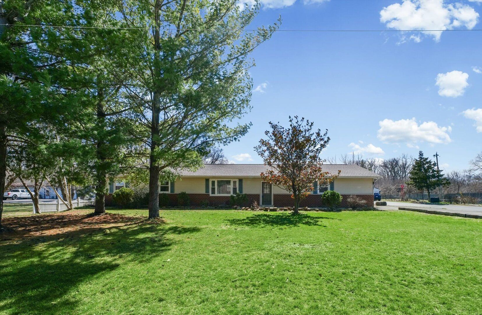 3207 E Airport Road — Urbana, IL 61802