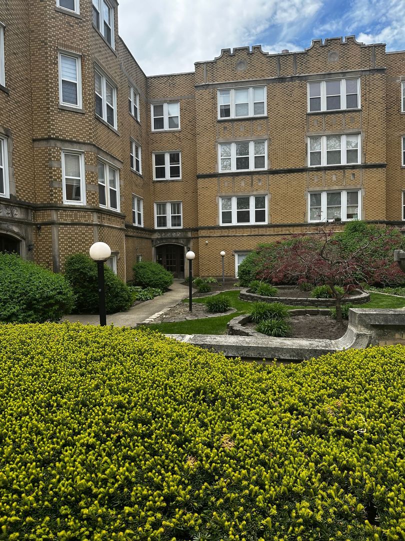 6316 N RICHMOND Street #2A — Chicago, IL 60659