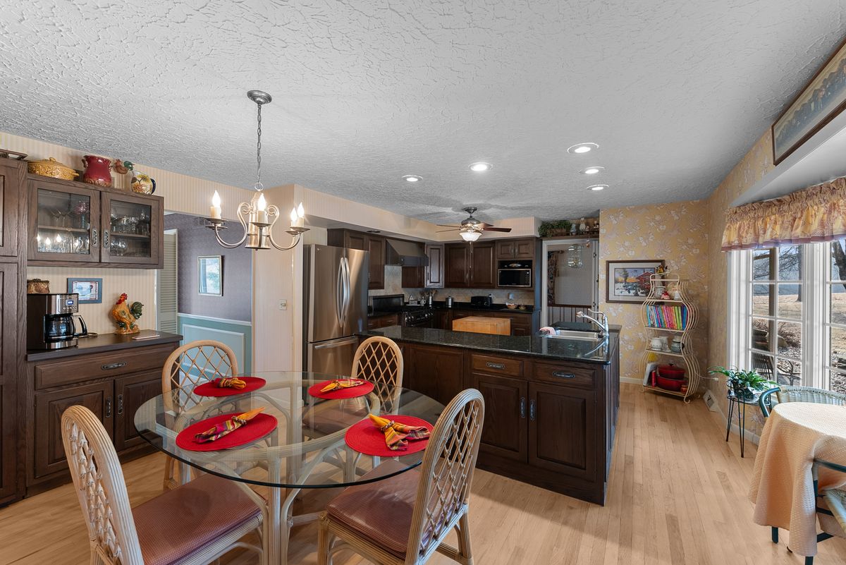 6026 95th Avenue, Taylor Ridge, IL 61284