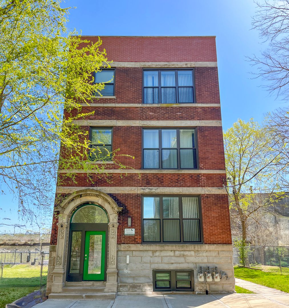 4525 S Evans Avenue — Chicago, IL 60653