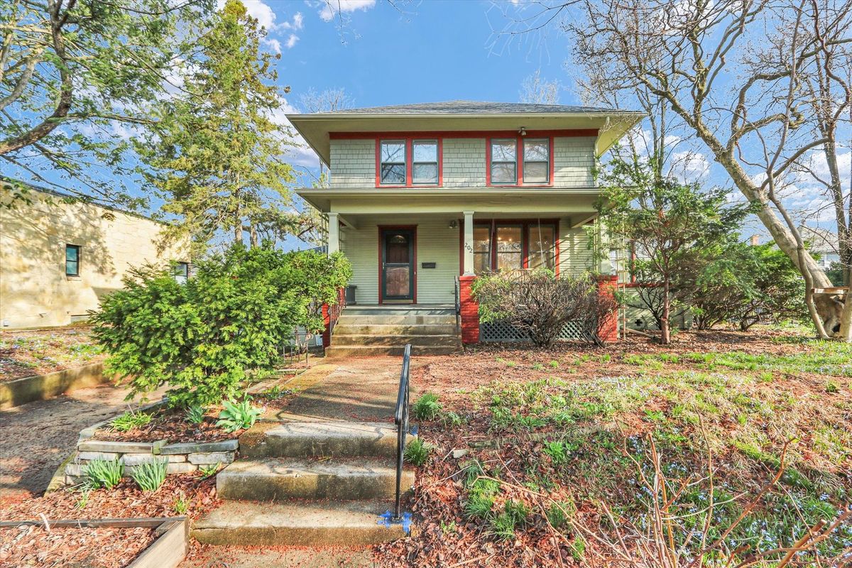 202 Iowa Street, Urbana, IL 61801