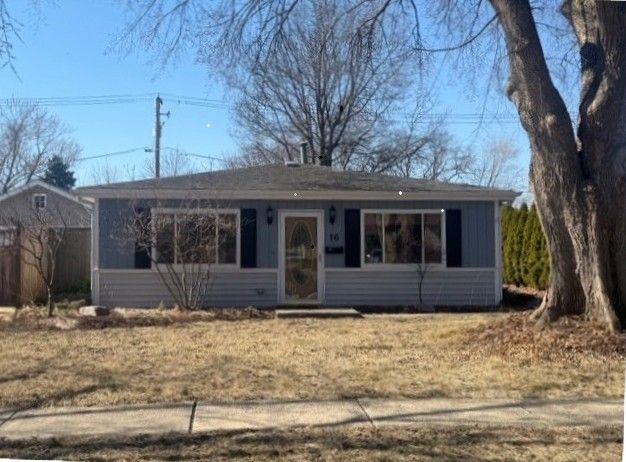 16 Fairlawn Avenue, Mundelein, IL 60060
