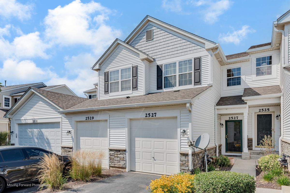 2527 Oneida Lane, Naperville, IL 60563