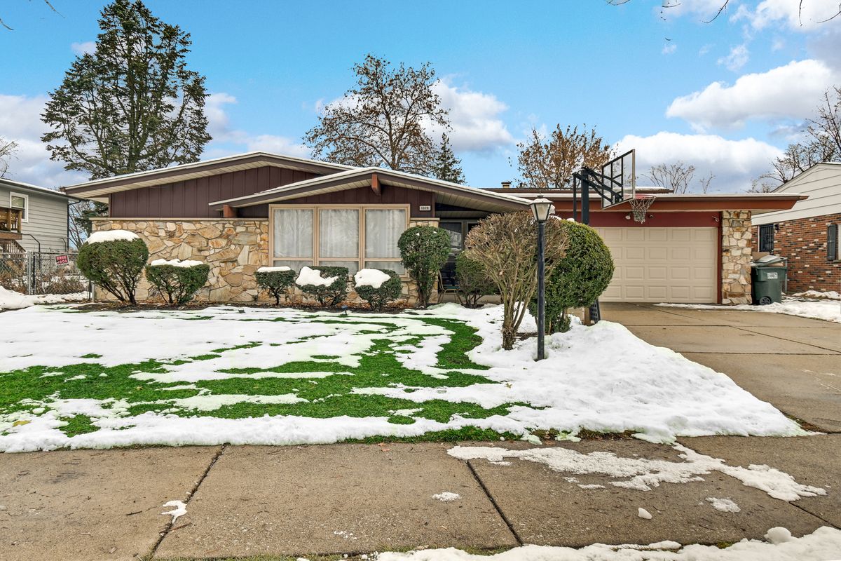 1028 Strieff Lane, Glenwood, IL 60425