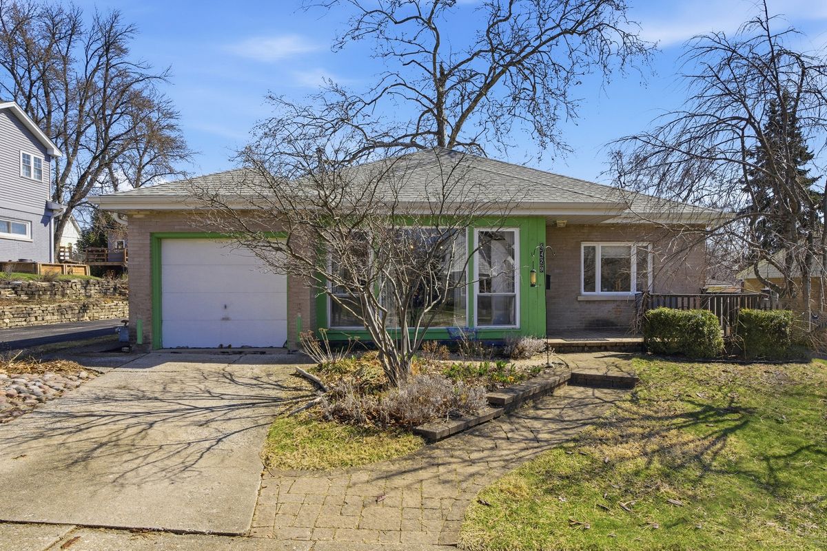 5429 Benton Avenue, Downers Grove, IL 60515