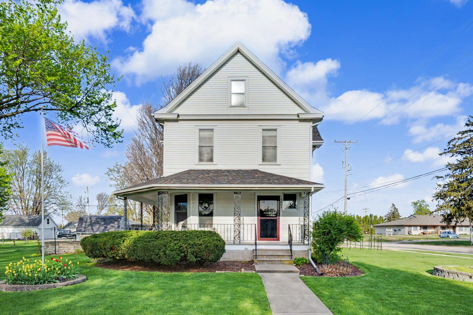1221 6th Avenue — De Witt, IA 52742