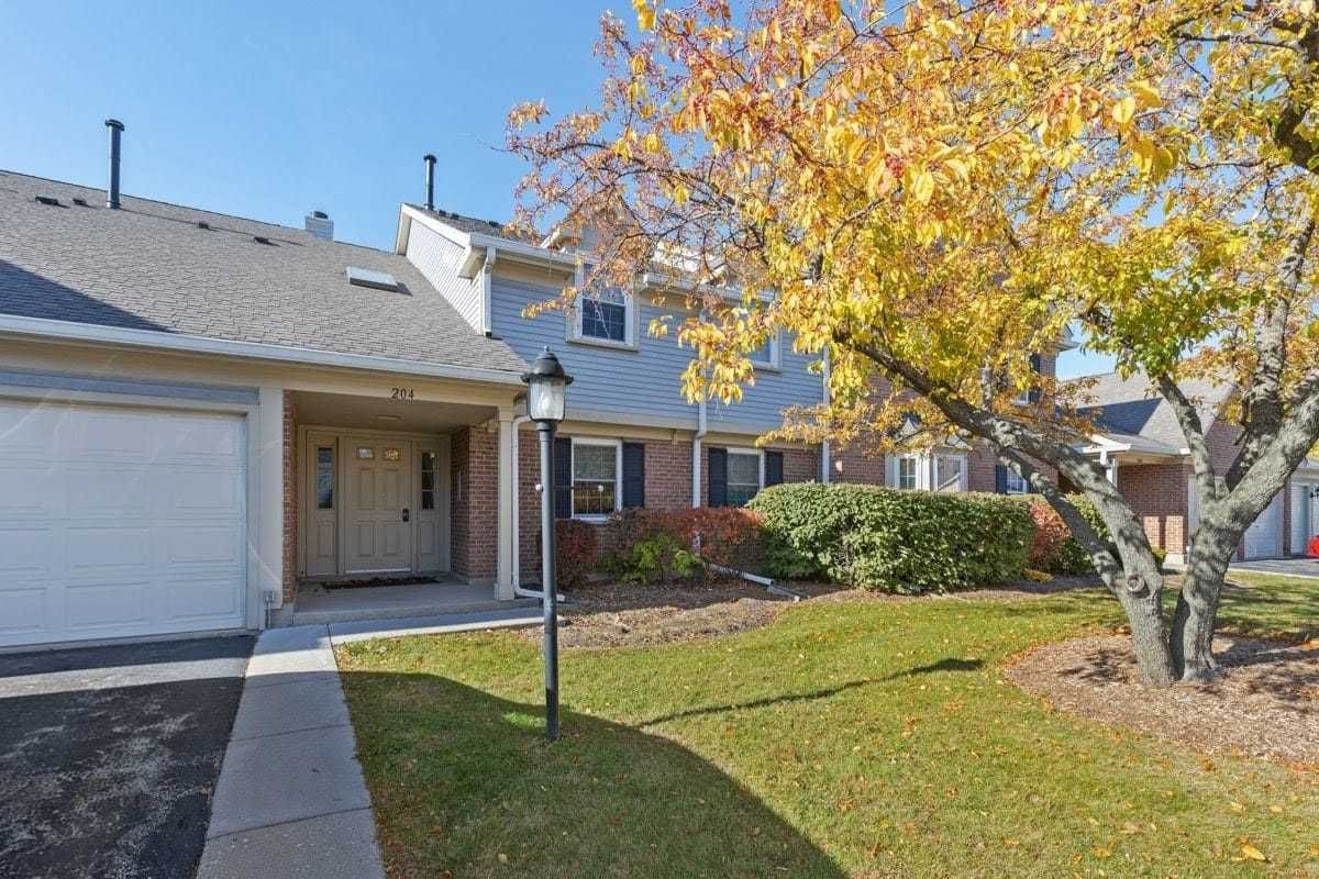 204 Dublin Lane #W2 — Schaumburg, IL 60194