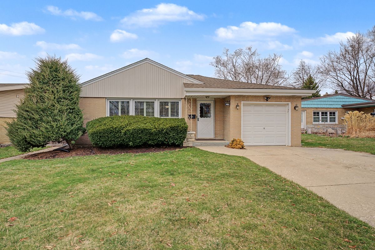 408 Albert Street, Mount Prospect, IL 60056