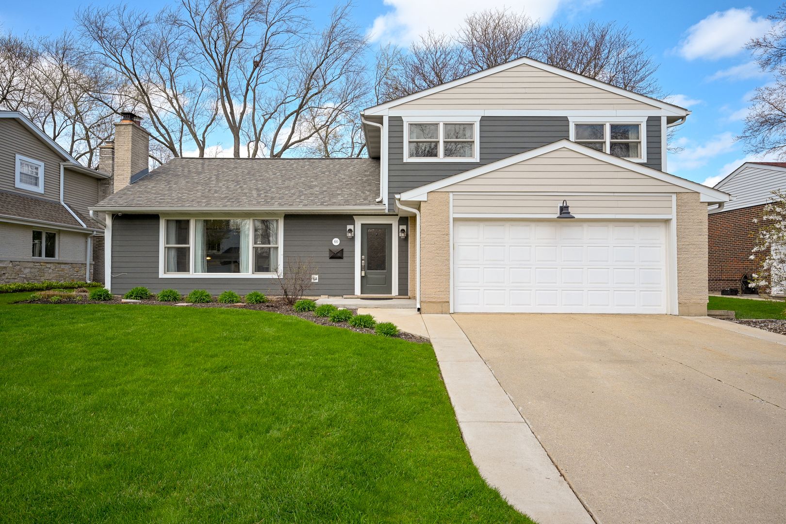 610 W Noyes Street — Arlington Heights, IL 60005