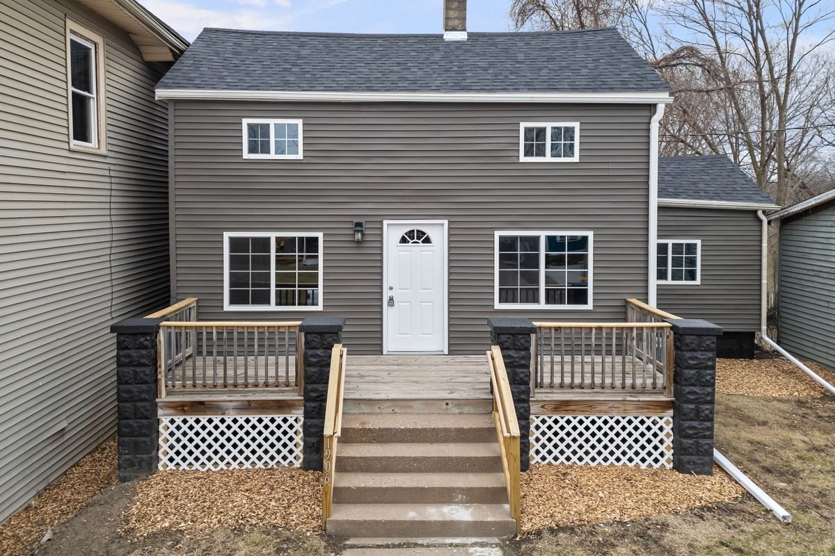 1906 13th Street, Davenport, IA 52803