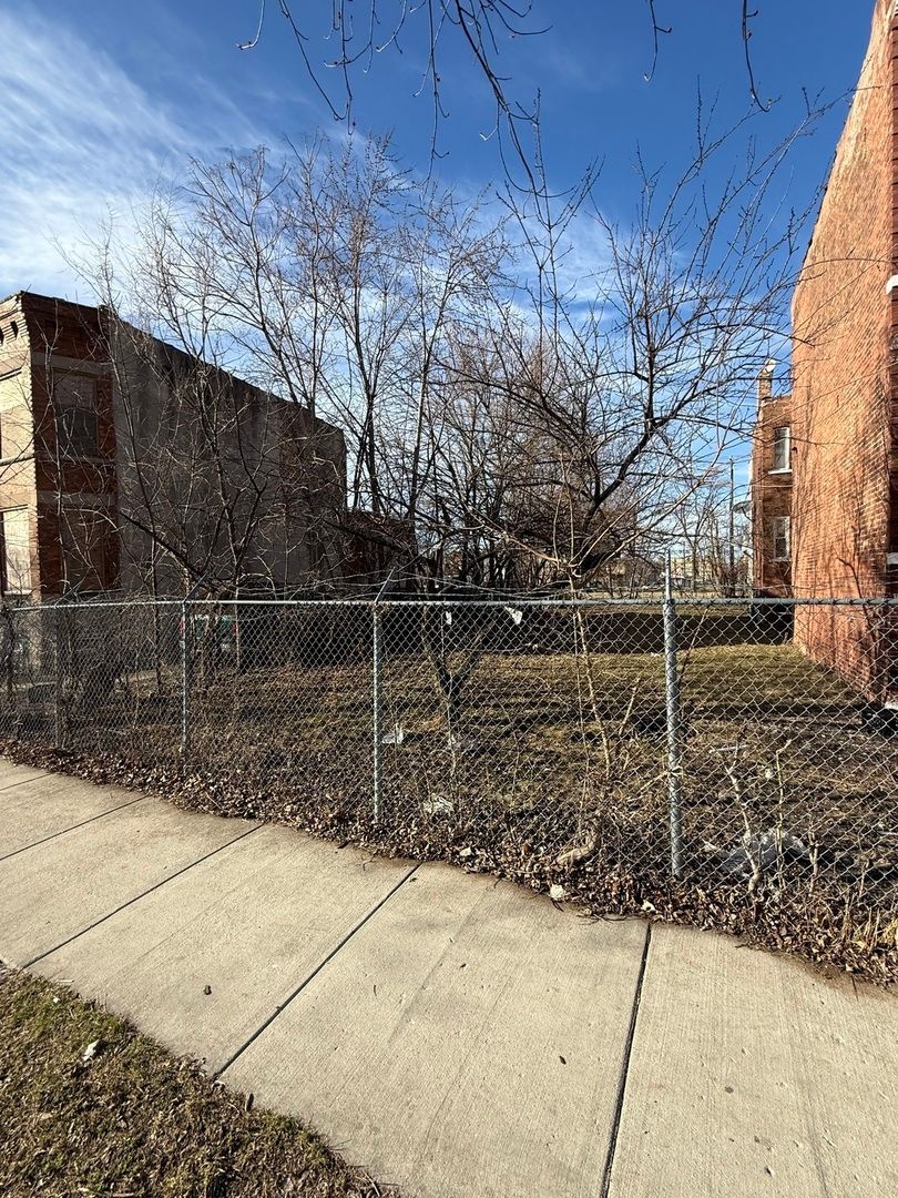 4202 W Wilcox Street — Chicago, IL 60624