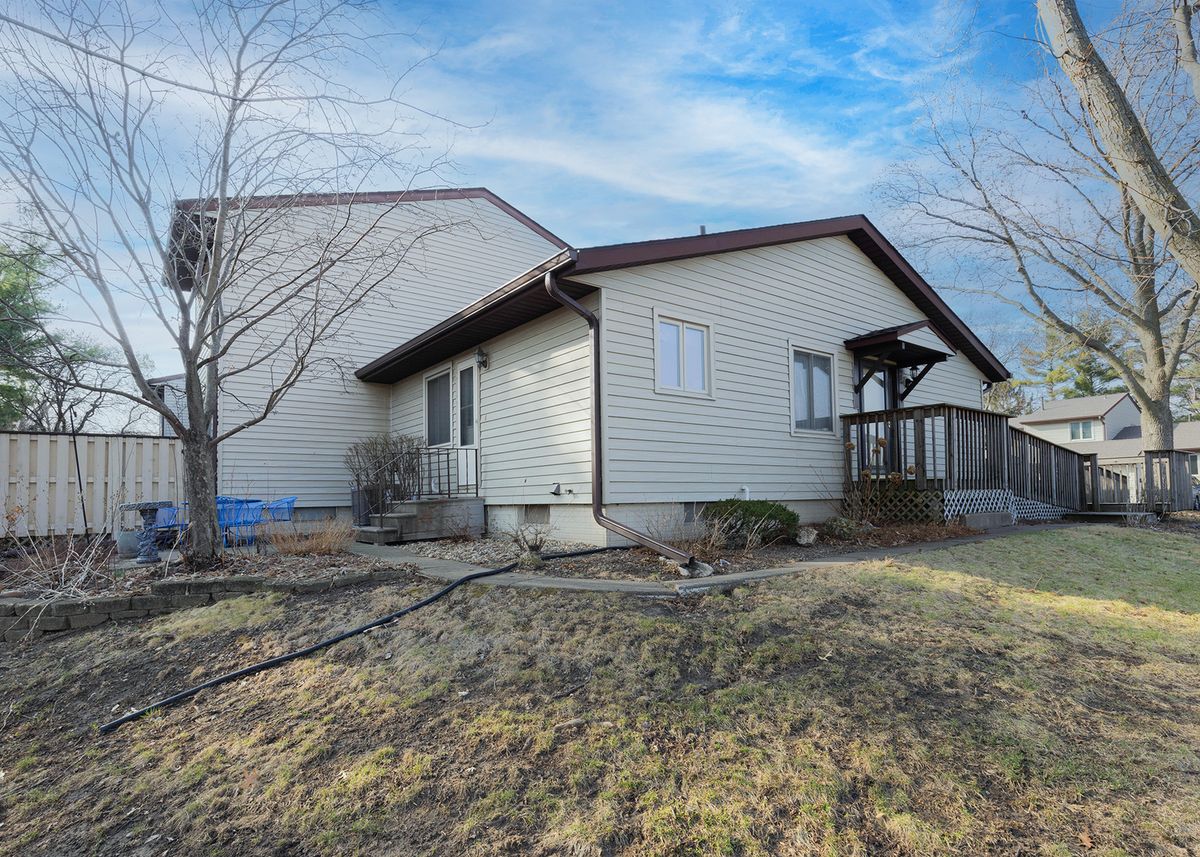 3590 Devils Glen Road, Bettendorf, IA 52722