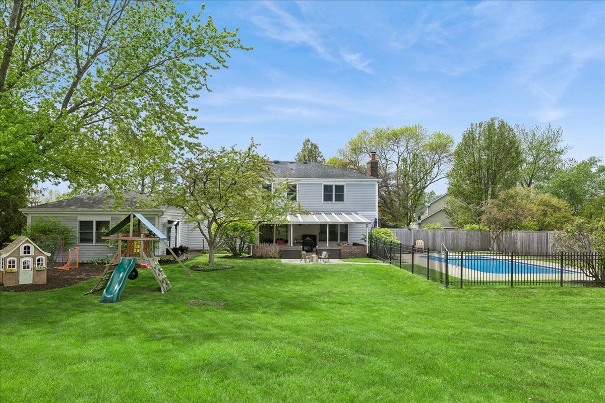 1430 Allyson Court, Libertyville, IL 60048