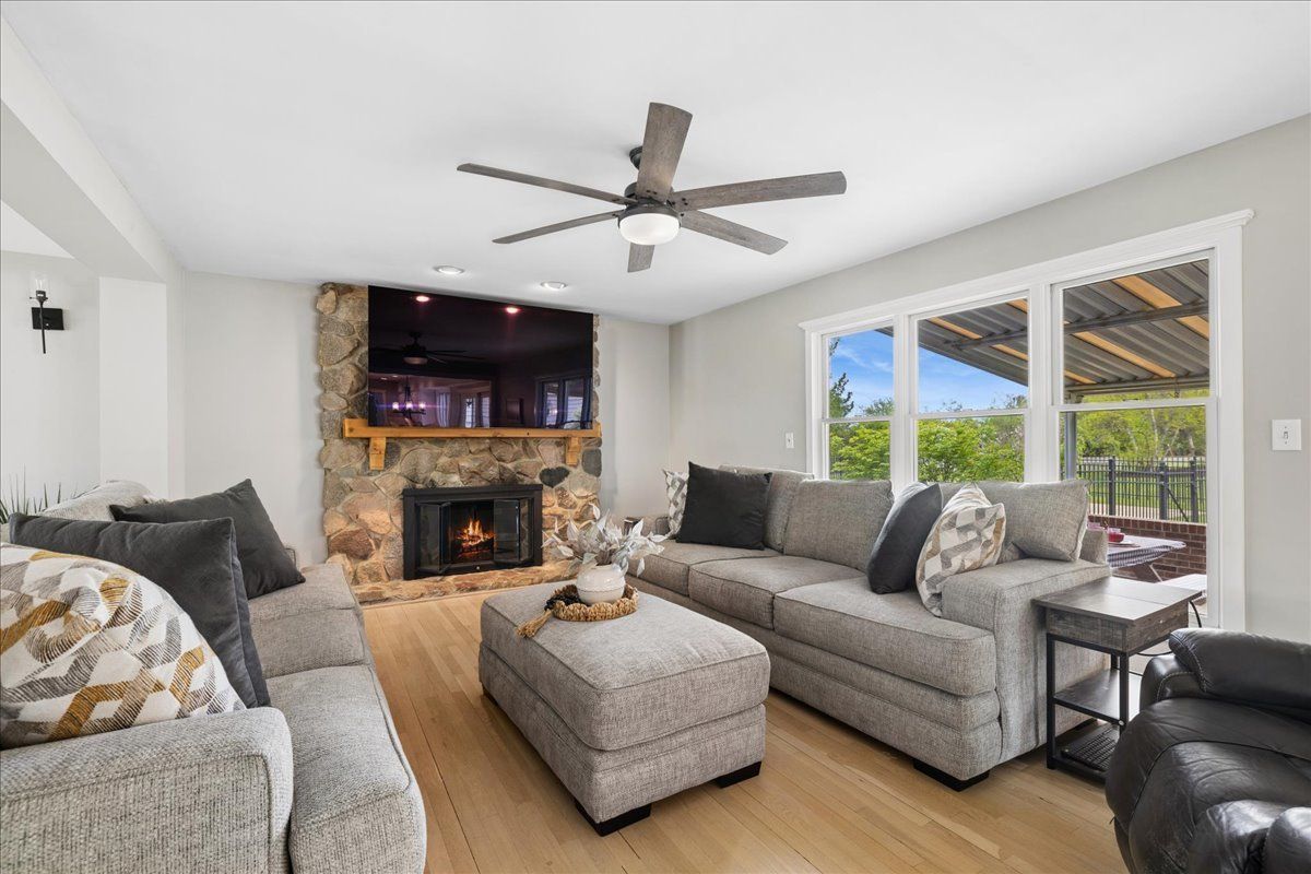 1430 Allyson Court, Libertyville, IL 60048