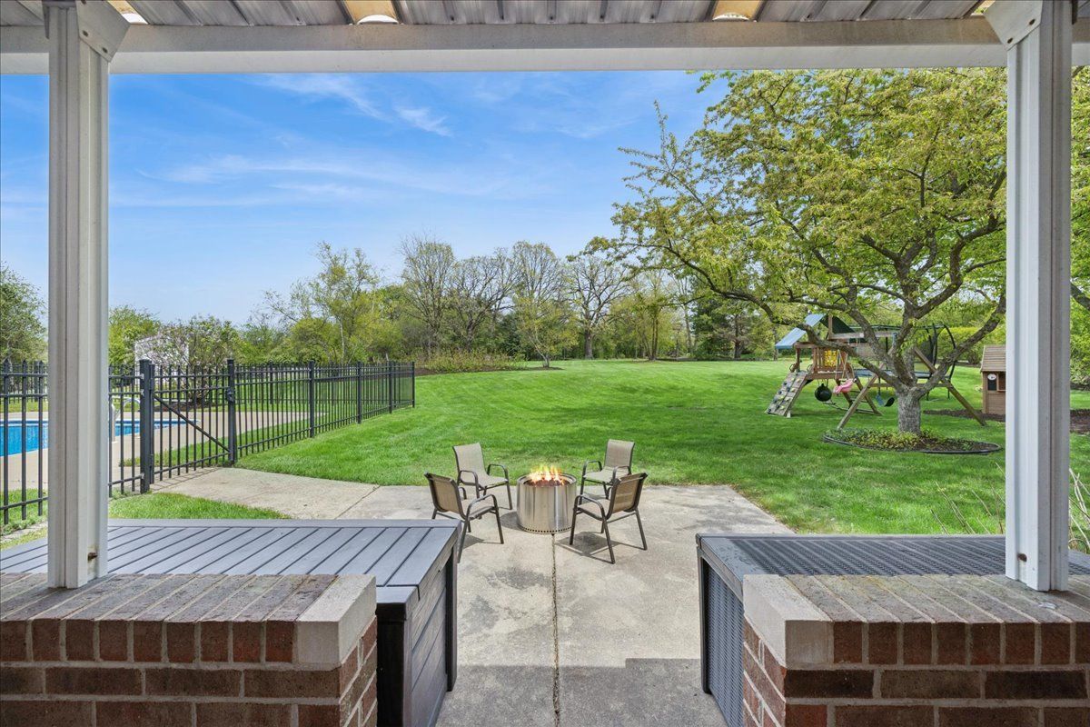 1430 Allyson Court, Libertyville, IL 60048