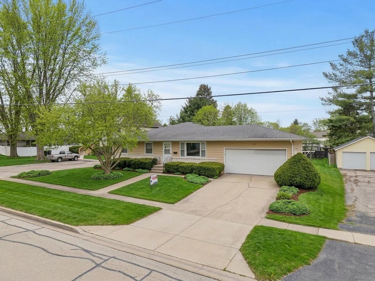 215 State Street, Genoa, IL 60135