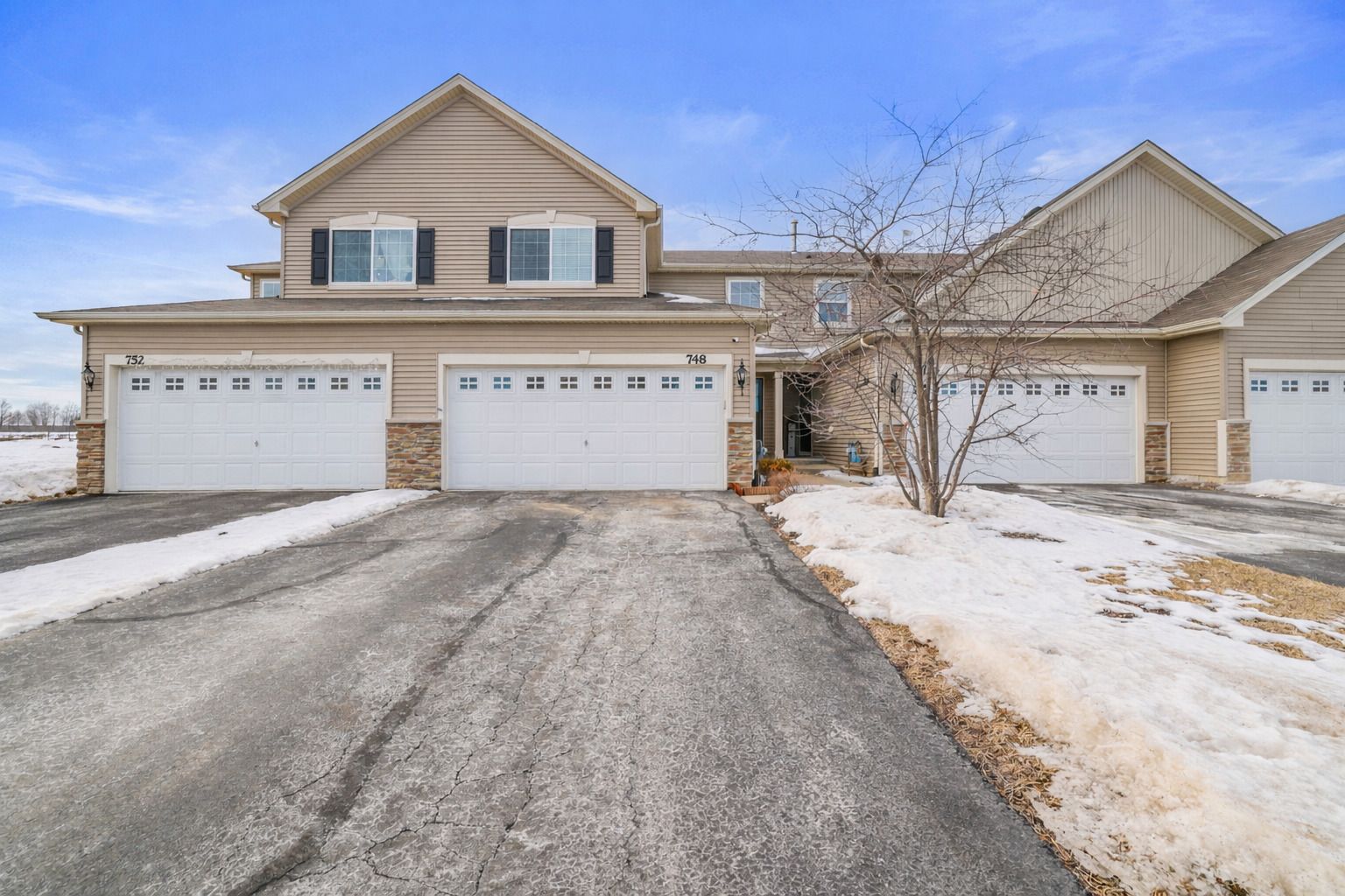 748 Florence Street — Hampshire, IL 60140
