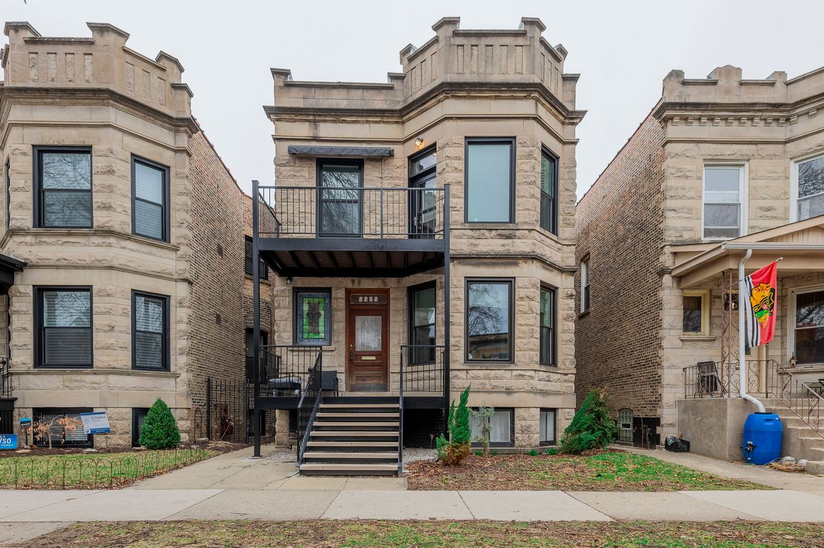 2252 Leland Avenue, Chicago, IL 60625