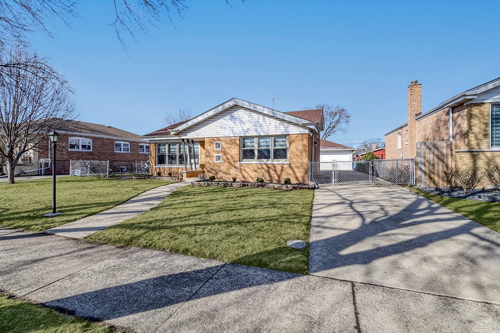 10112 Cook Avenue — Oak Lawn, IL 60453