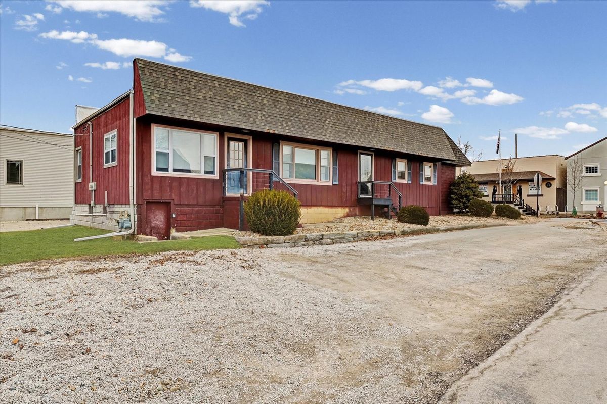 427 Main Street, Mahomet, IL 61853