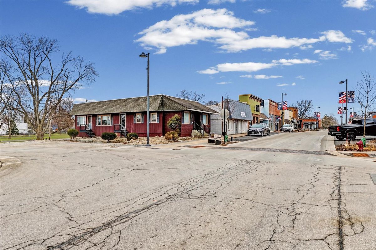 427 Main Street, Mahomet, IL 61853