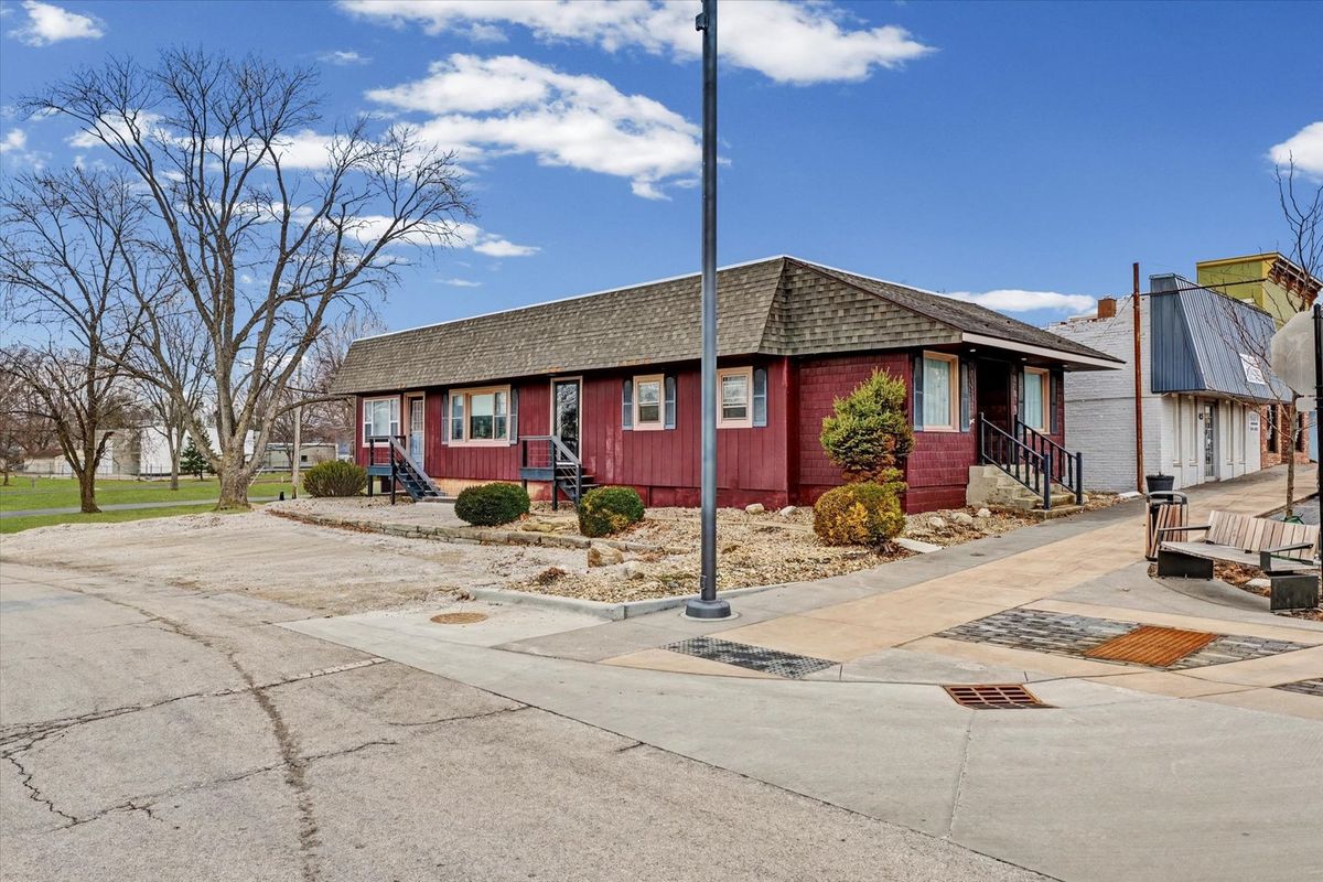 427 Main Street, Mahomet, IL 61853