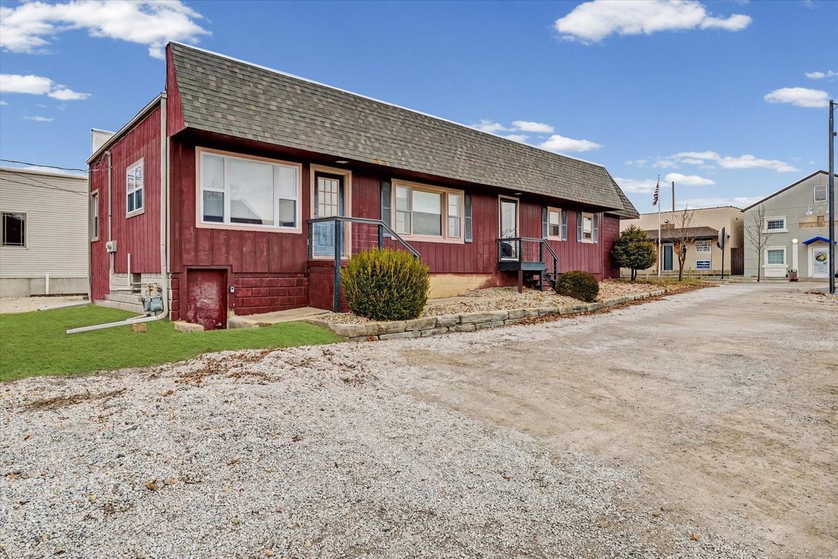 427 Main Street, Mahomet, IL 61853
