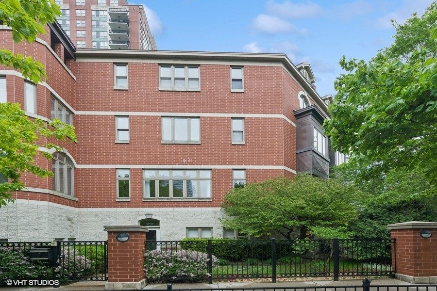 1733 S Prairie Avenue — Chicago, IL 60616
