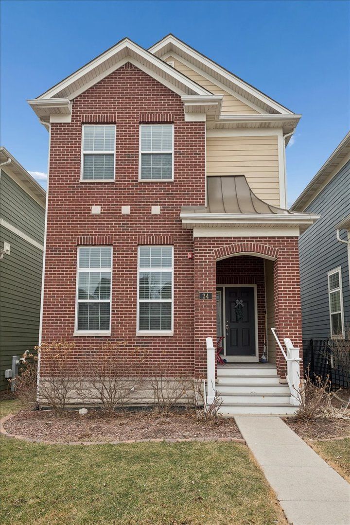 24 N Lincoln Lane — Arlington Heights, IL 60004