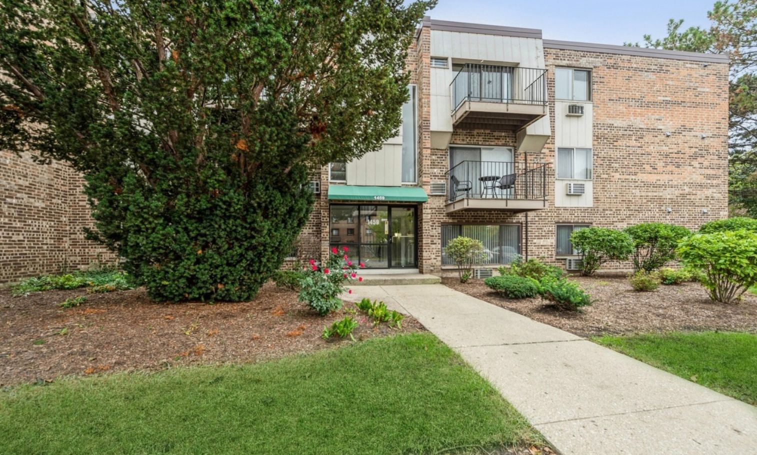 1459 N Winslowe Drive #301 — Palatine, IL 60074