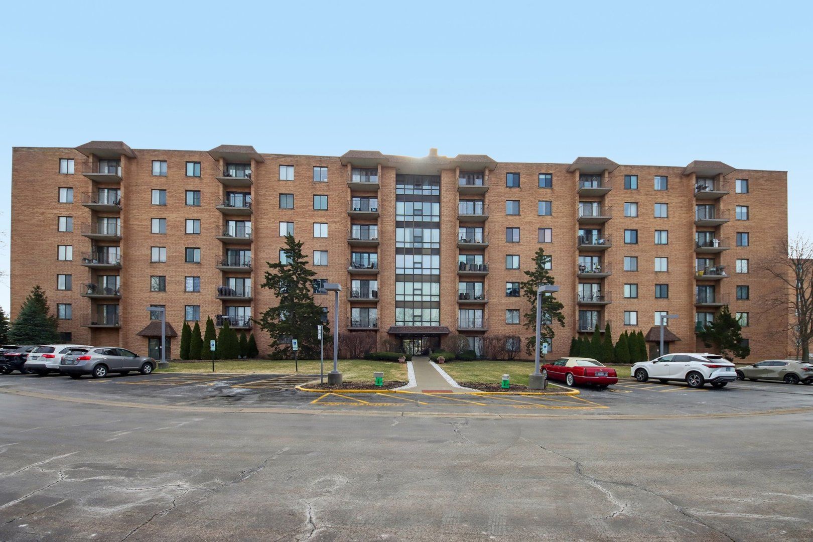 1727 W CRYSTAL Lane #311 — Mount Prospect, IL 60056
