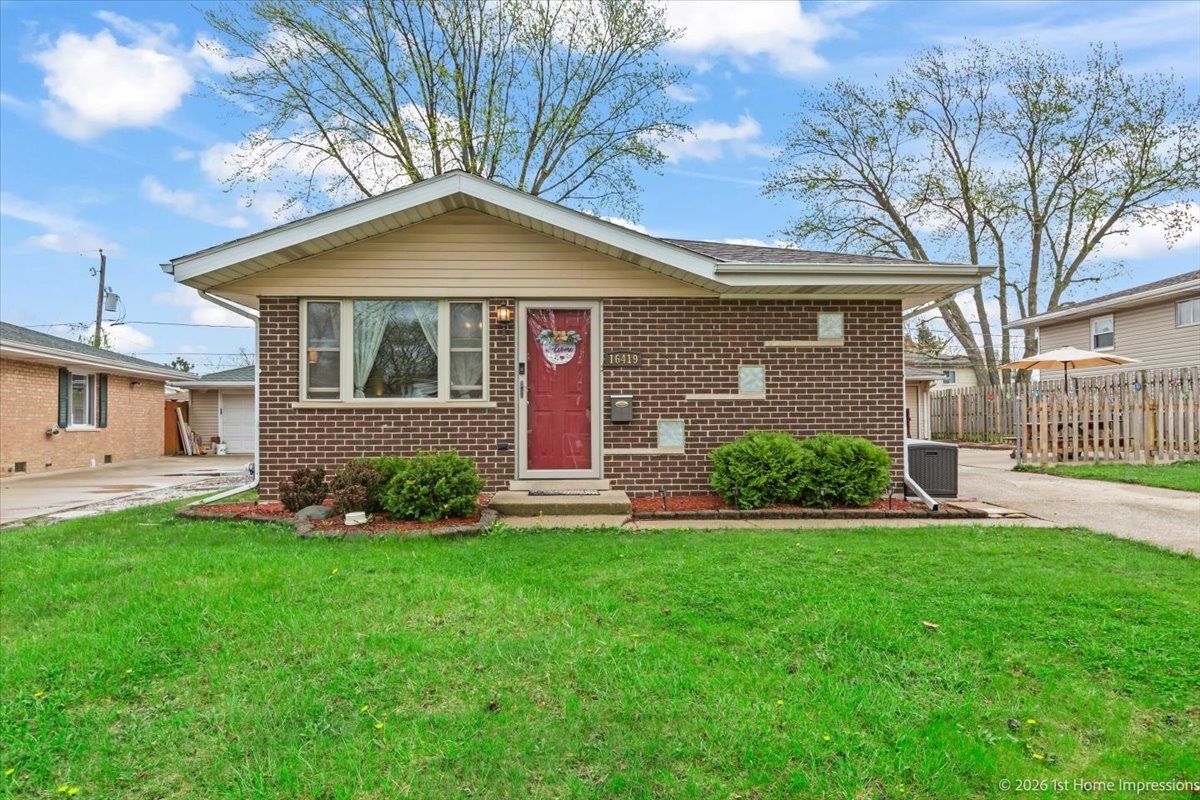 16419 Terry Lane — Oak Forest, IL 60452