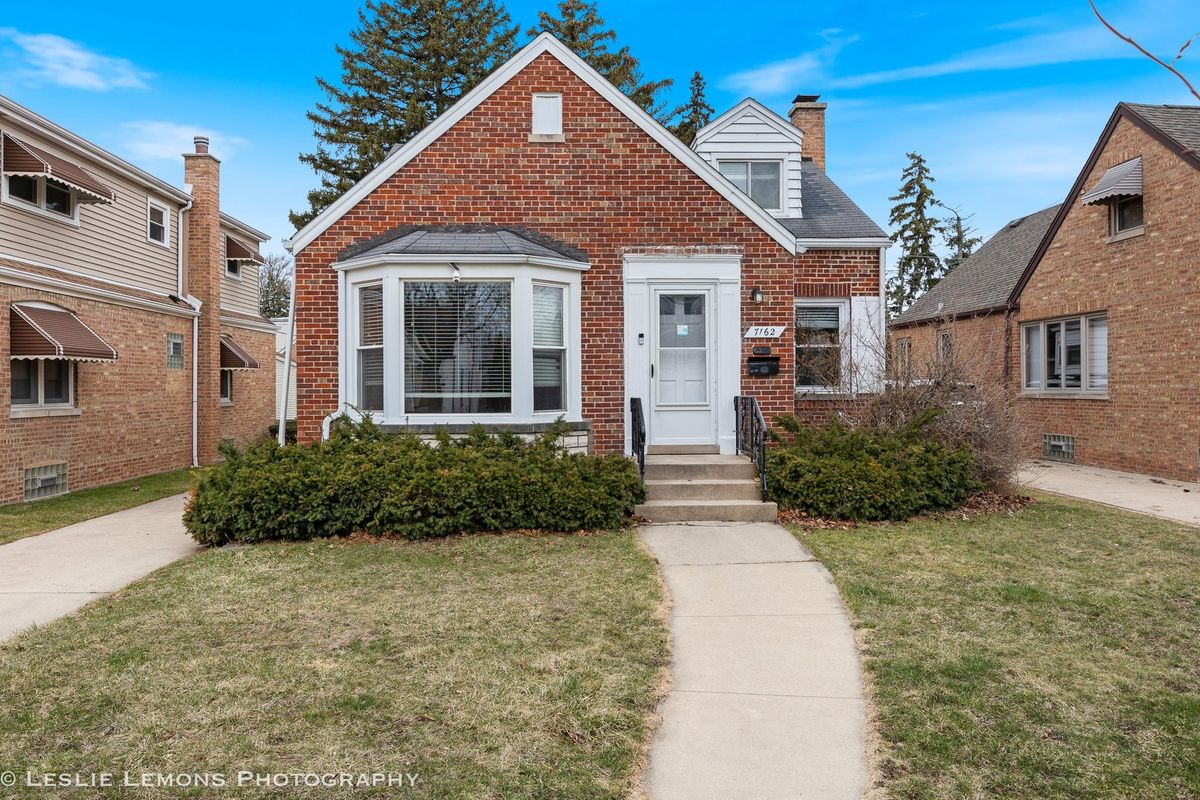 7162 MOODY Avenue, Chicago, IL 60646