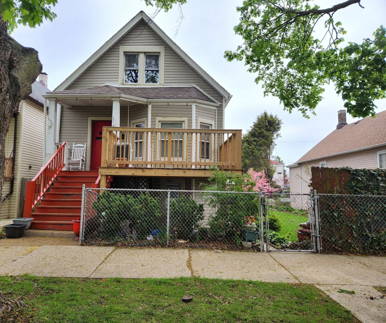 10749 S Avenue J — Chicago, IL 60617