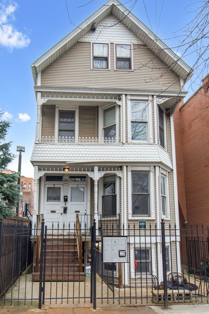 2118 Fletcher Street, Chicago, IL 60618