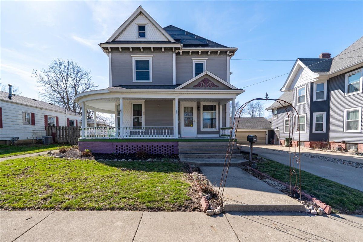 709 N Center Street — Clinton, IL 61727