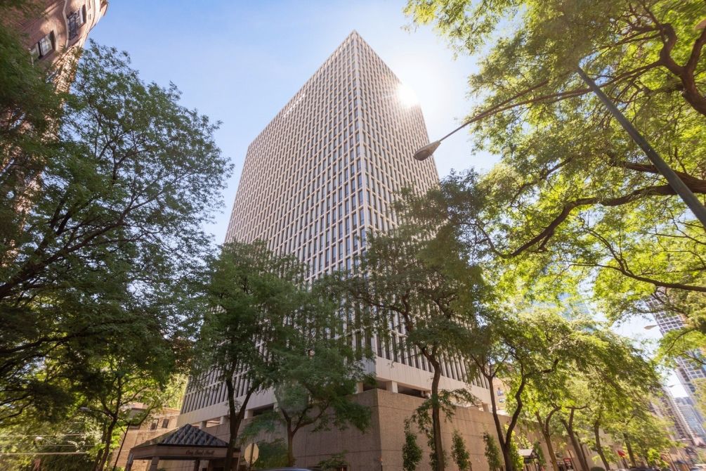 1 E Scott Street #2002 — Chicago, IL 60610