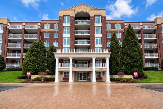 7081 Touhy Avenue, Niles, IL 60714