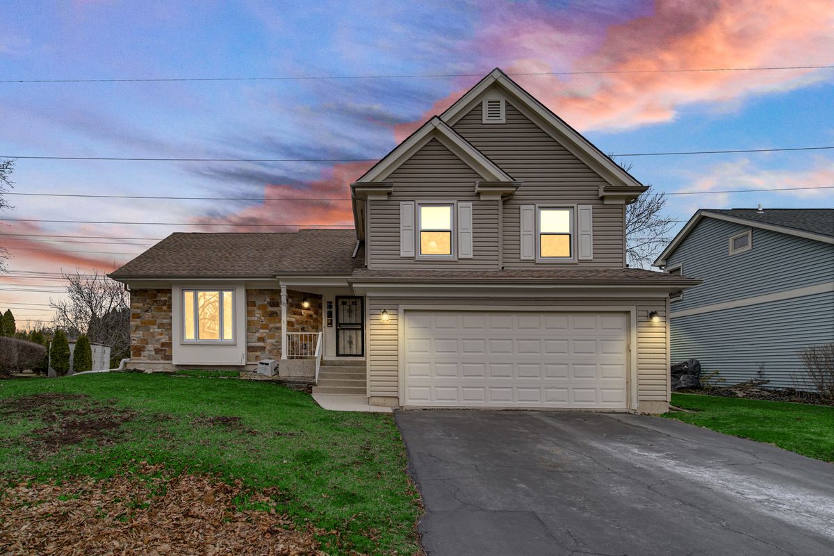 90 Copperwood Drive, Buffalo Grove, IL 60089