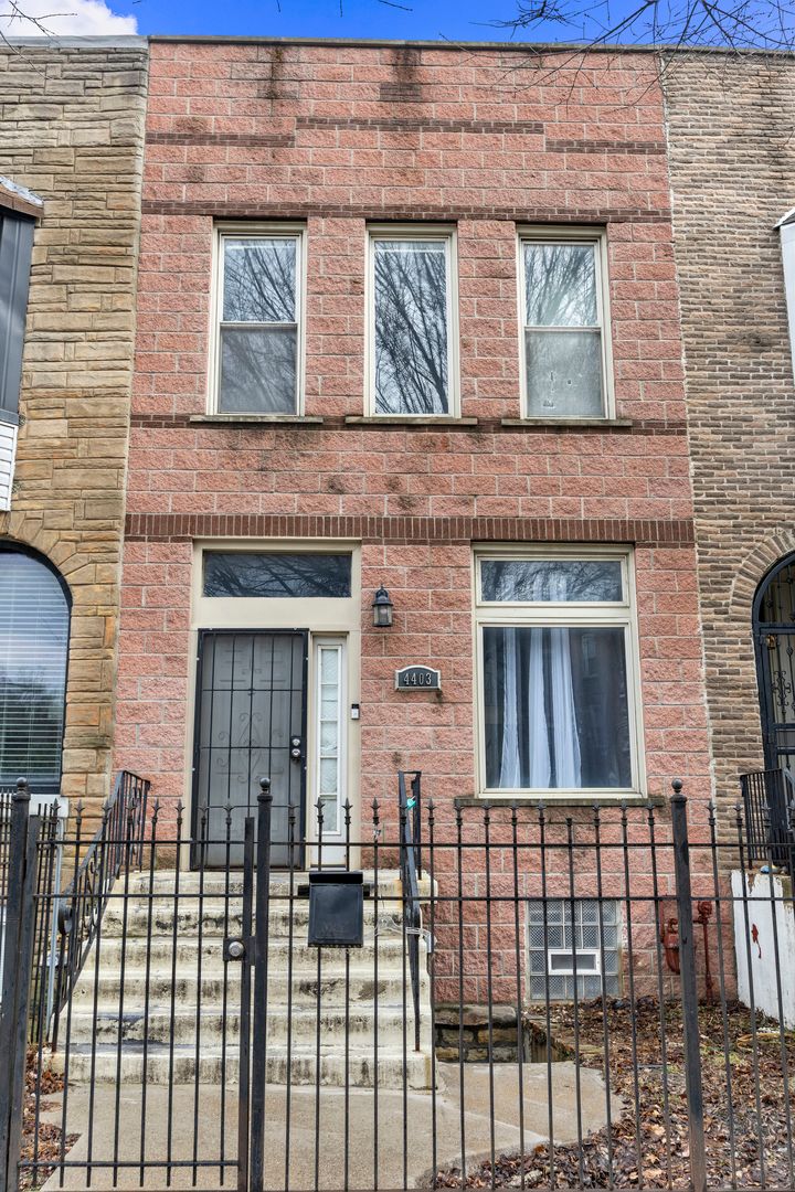 4403 S Prairie Avenue — Chicago, IL 60653