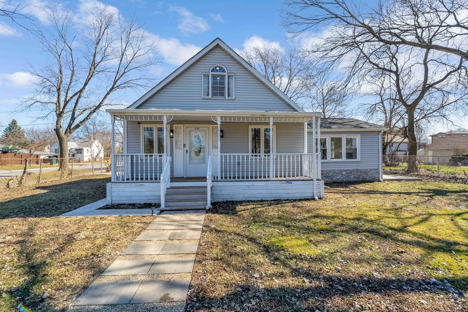 8103 Long Avenue — Burbank, IL 60459