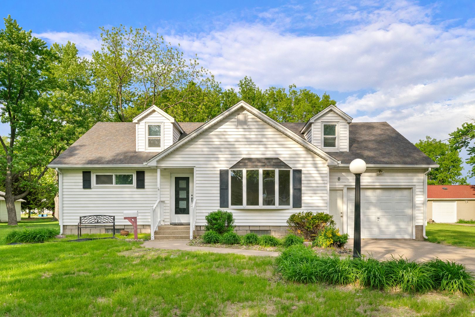 316 8th Avenue — Camanche, IA 52730