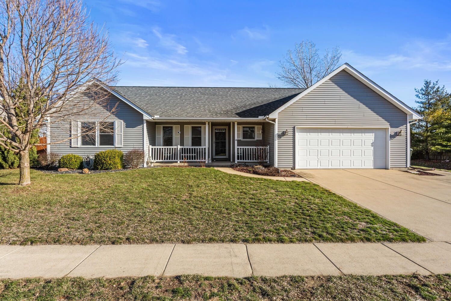 1202 Edgeview Drive — Mahomet, IL 61853