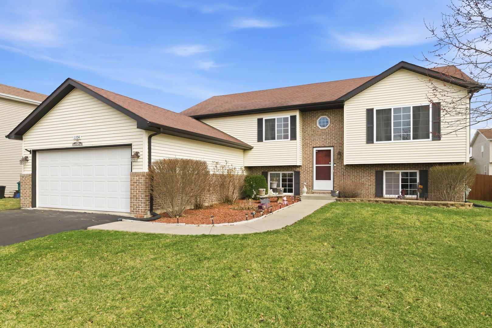 1104 Weinberger Circle — Joliet, IL 60431