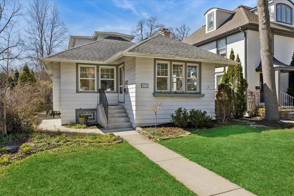 574 Orchard Lane — Winnetka, IL 60093