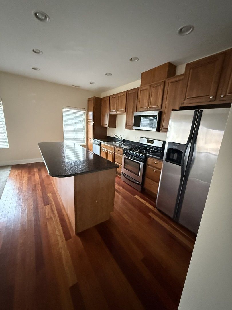 6961 Vine Street #301, Indian Head Park, IL 60525