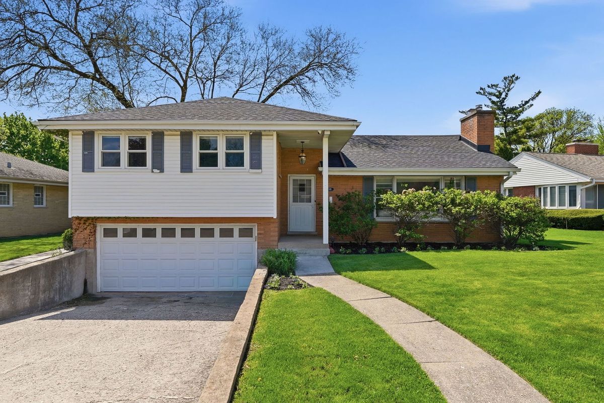 389 Michael John Drive, Park Ridge, IL 60068