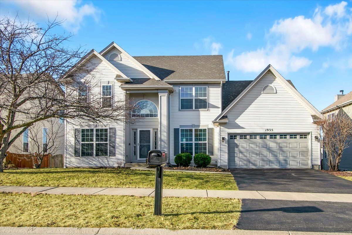 1935 Chesterfield Lane — Aurora, IL 60503