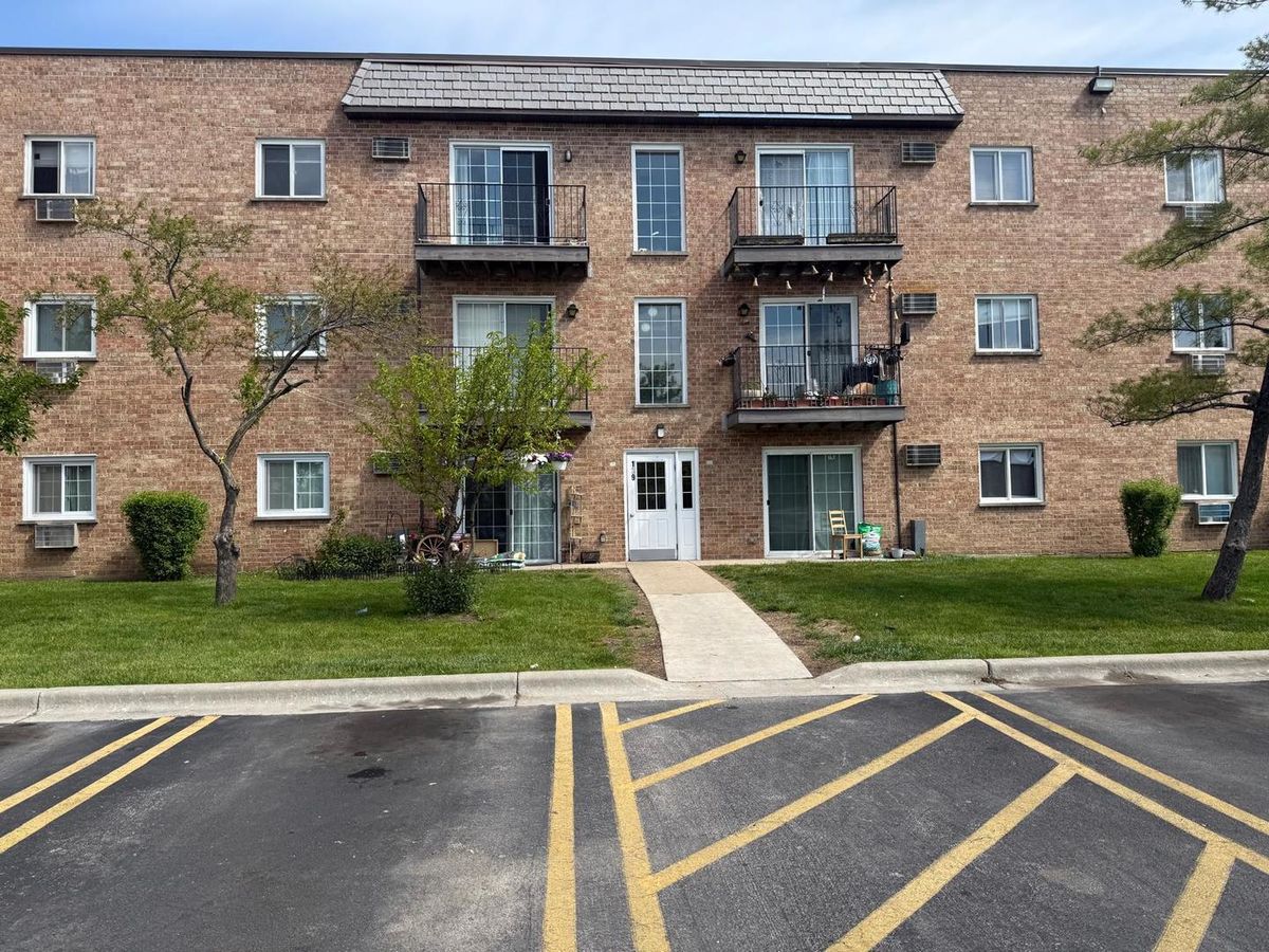 139 Elk Trail, Carol Stream, IL 60188