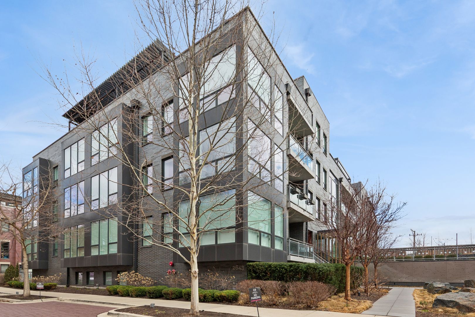 2643 N HERMITAGE Avenue #202 — Chicago, IL 60614